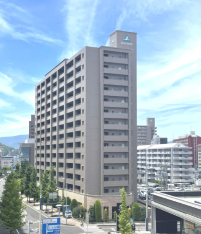 サーパス高松駅前フレシアサンポートの外観|2024年11月リフォーム完了！
JR高松駅まで徒歩約4分