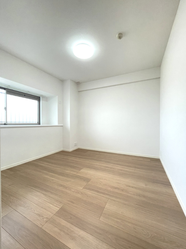 サーパス高松駅前フレシアサンポートの洋室|洋室（東側）約6.0帖