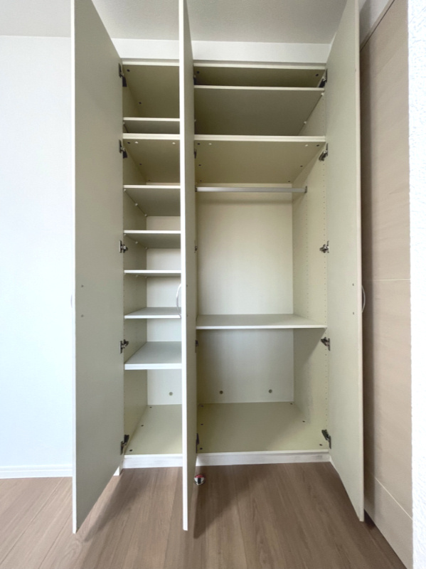 サーパス高松駅前フレシアサンポートの収納|洋室（東側）クローゼット