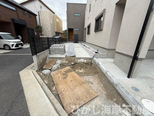 茅ヶ崎市浜竹4丁目　新築戸建　全２棟の駐車場|11月6日撮影　外構工事中　駐車スペース