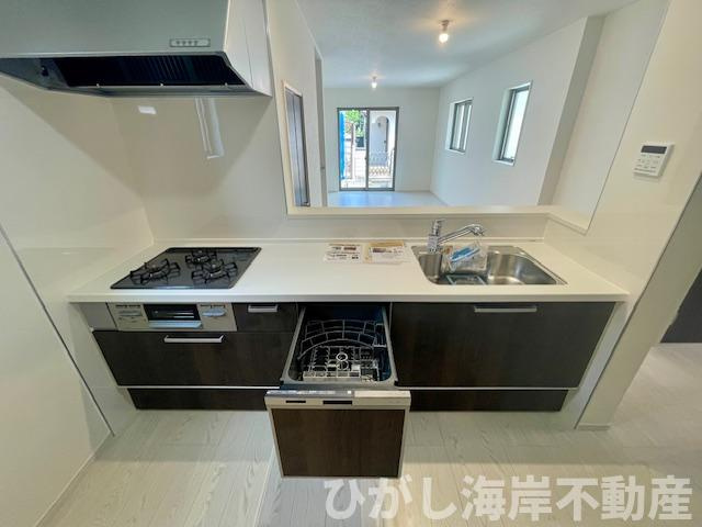 平塚市平塚1丁目  新築戸建　全２棟のキッチン|食洗器付きシステムキッチン