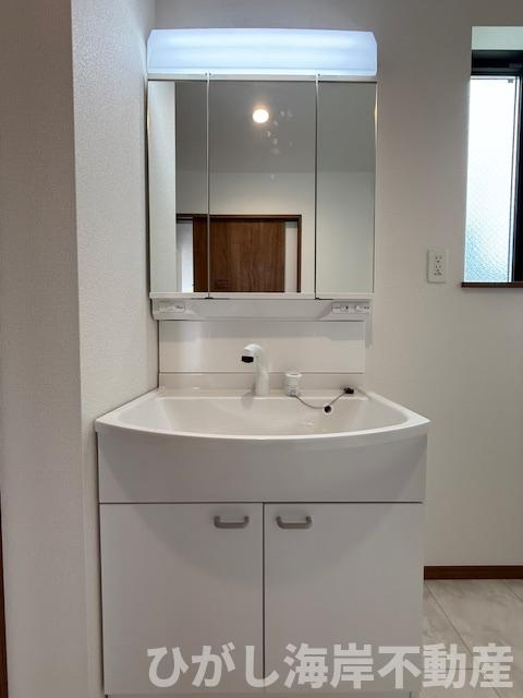 茅ヶ崎市中島　新築戸建　全８棟の独立洗面台|三面鏡化粧台