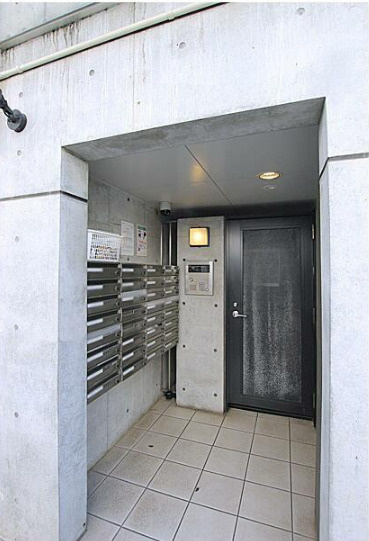 ZESTY幡ヶ谷のエントランス