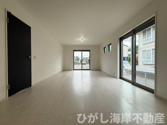 茅ヶ崎市柳島１丁目　新築戸建　全２棟の居間・リビング|21.2帖　LDK