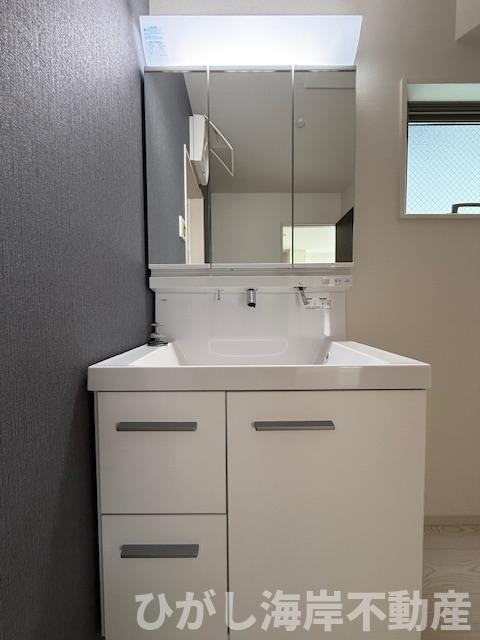 茅ヶ崎市柳島１丁目　新築戸建　全２棟の独立洗面台|三面鏡化粧台
