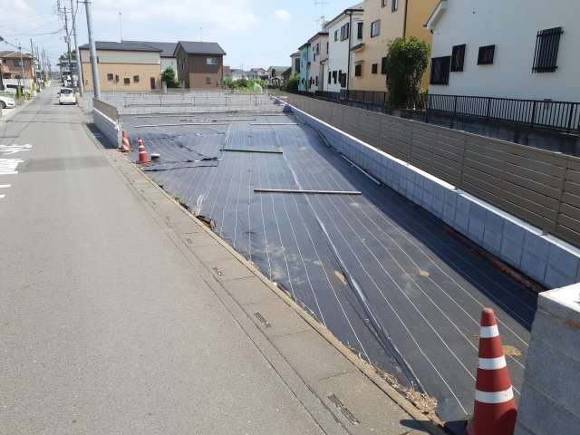 鴻巣市宮前の売地の外観|2025年7月25日撮影。この角度でしか全体を写せませんでした。この物件の良さは現地で確認していただきたい！