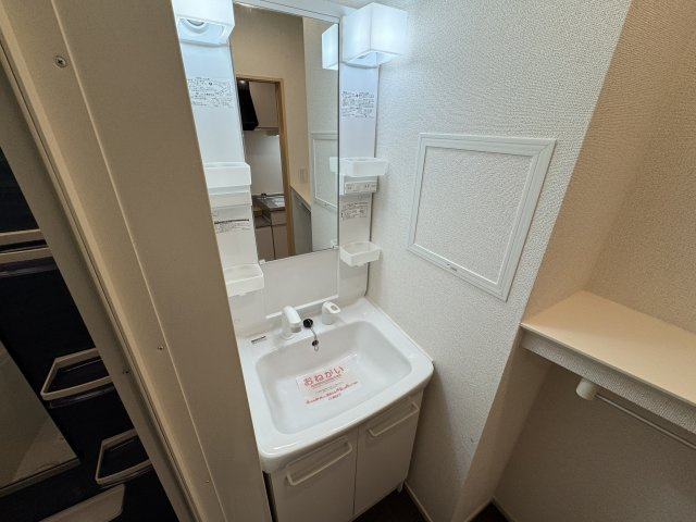 カミノ　レアルの独立洗面台