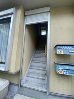 2階へ上が共用階段です！