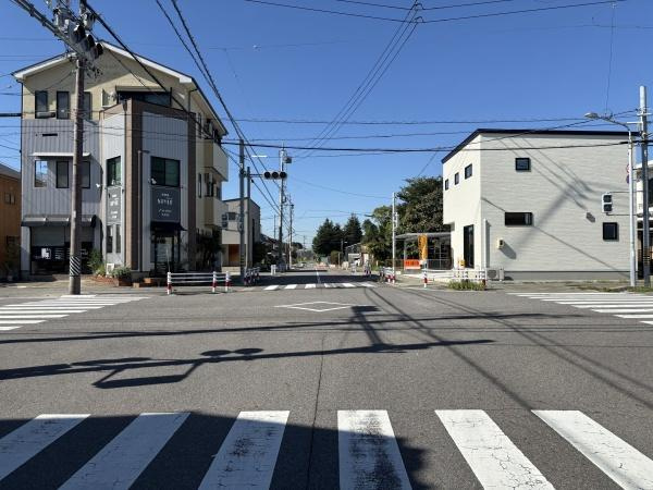 菅原町　全3棟・A棟の前面道路含む現地写真|前面道路です。