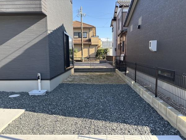 松木島宮東　全12棟・K棟の庭|ウッドデッキやBBQ。想像が膨らむお庭