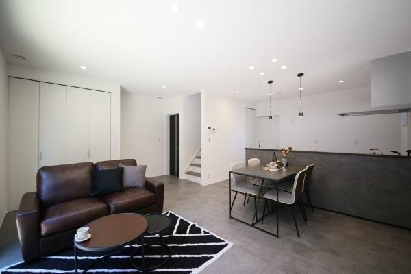 松木島宮東　全12棟・K棟の居間・リビング