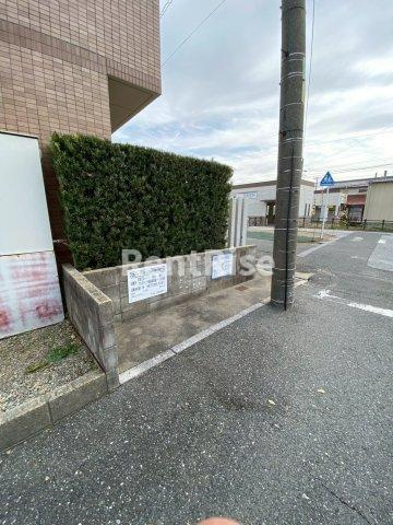 ウィズユー苅安賀の駐車場