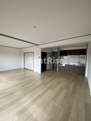 ウィズユー苅安賀の居間・リビング