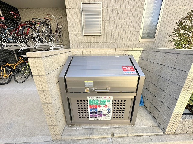 ベルン祐天寺のその他共用部分|★敷地内ゴミストッカー★