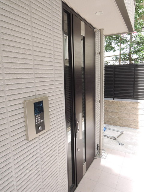 ラ ボンボニエール中目黒のエントランス|★オートロック付きエントランス★