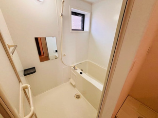 【浴室】 | ラ　ルーナB