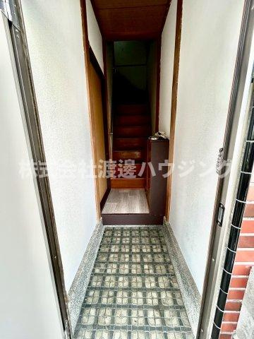 上四条町一戸建の玄関