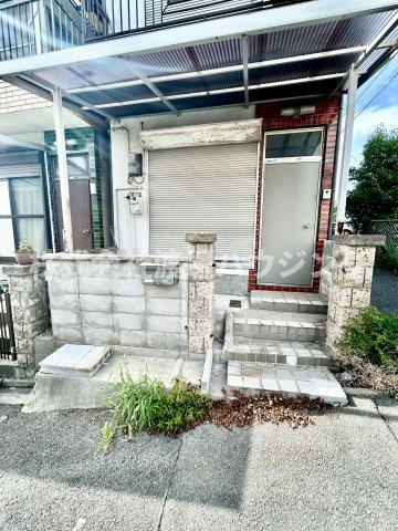 上四条町一戸建のエントランス