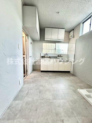 上四条町一戸建の居間・リビング