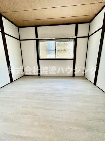 上四条町一戸建の寝室