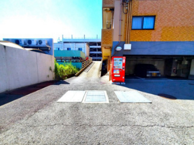 【駐車場】 | ハイツはと | カースペースがあります