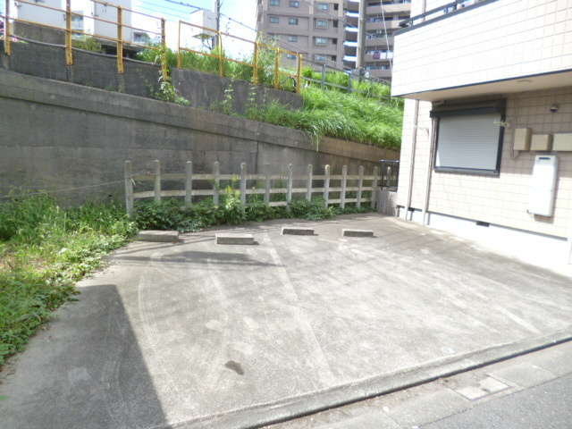 メゾン　クラカタの駐車場|敷地内駐車場
