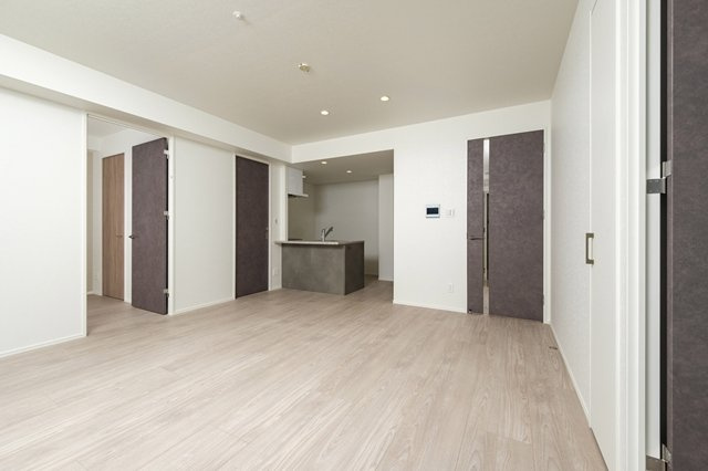 エンクレスト博多EXCEEDの居間・リビング|こちらのリビングで趣味の時間をお楽しみください