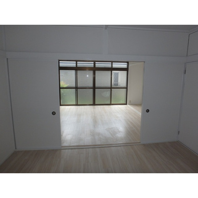 【居間・リビング】 | 大塚ハイツ2号棟 | ゆったり過ごせるリビングです