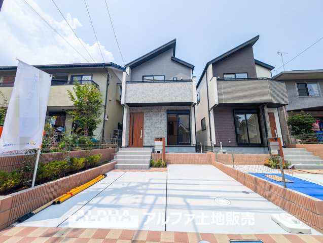日野西平山2丁目新築戸建の駐車場