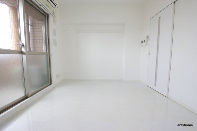 ルーヴェンブルン豊津　仲介手数料無料の居間・リビング