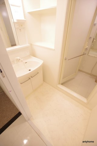 ルーヴェンブルン豊津　仲介手数料無料の洗面所