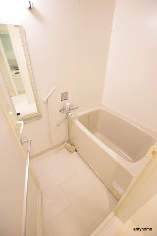 ルーヴェンブルン豊津　仲介手数料無料の浴室