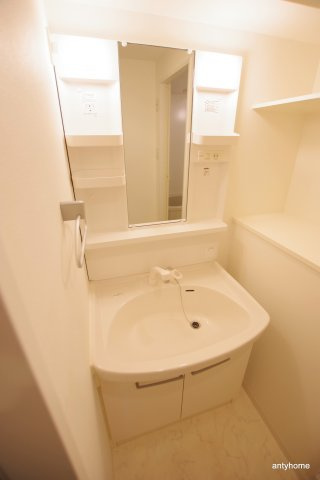 ルーヴェンブルン豊津　仲介手数料無料の洗面所