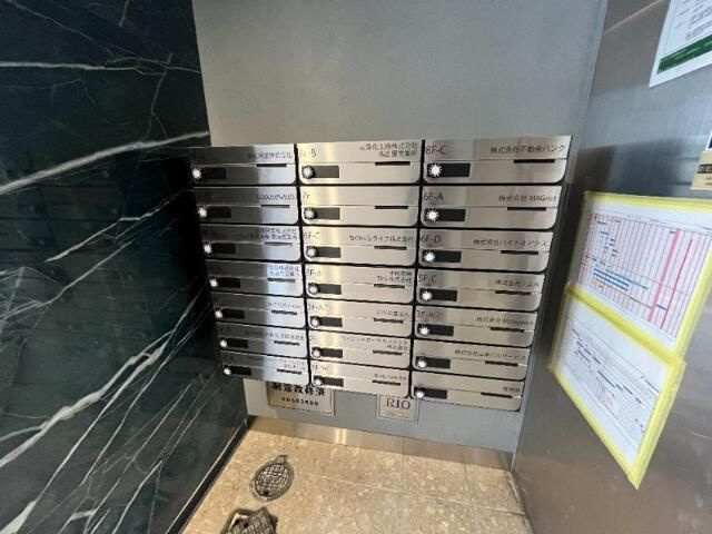 サンプレー名古屋ビルのエントランス