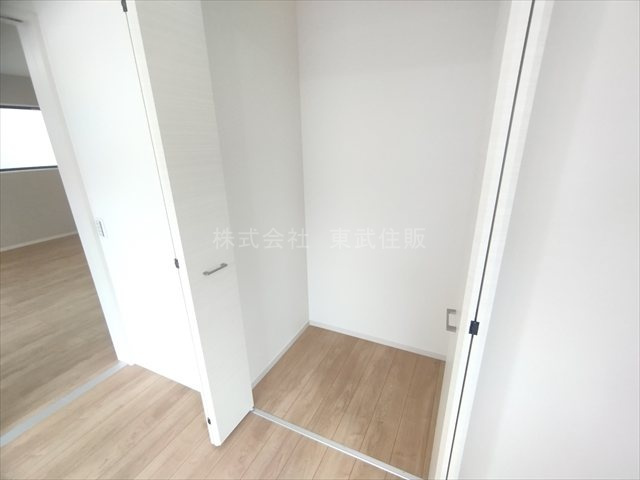 【収納】 | 川越市宮元町2期　全2棟　2号棟 | 1階洋室5.2帖収納