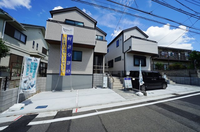 【横浜市旭区白根6丁目13-15新築戸建て】★仲介手数料無料★（不動丸小学校・鶴ケ峰中学校）の外観