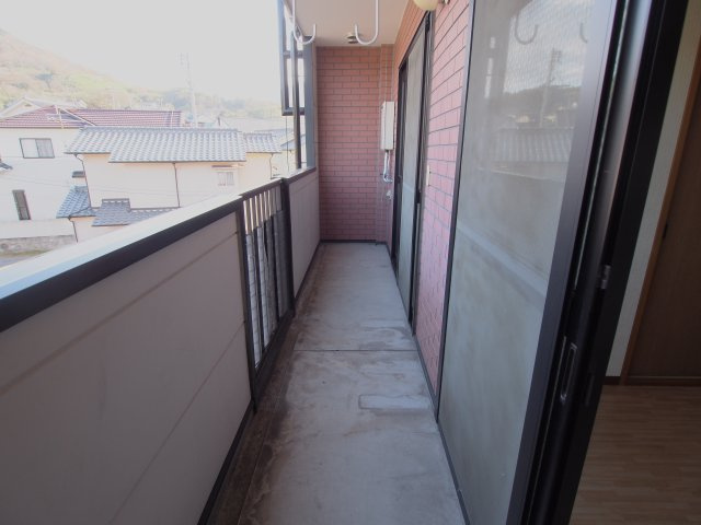 広島市安芸区矢野東６丁目のアパートのバルコニー