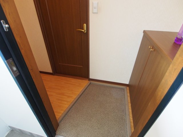 広島市安芸区矢野東６丁目のアパートの玄関