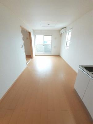 【居間・リビング】 | シャルマンハイツ | 【シャルマンハイツ】ゆったり過ごせる居間です