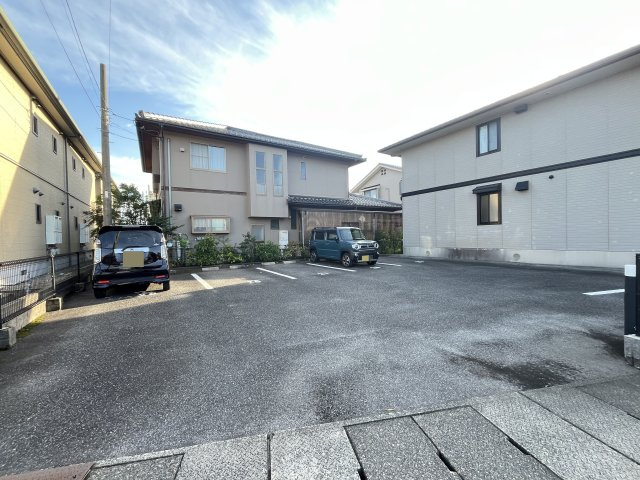 コンフォートⅢ棟の駐車場