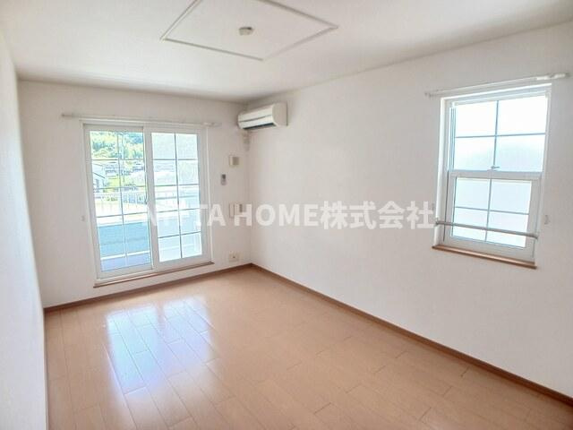 ナチュレＡＧＡＫＥⅡの居間・リビング|リビング１１．３帖のカウンターキッチンです◇