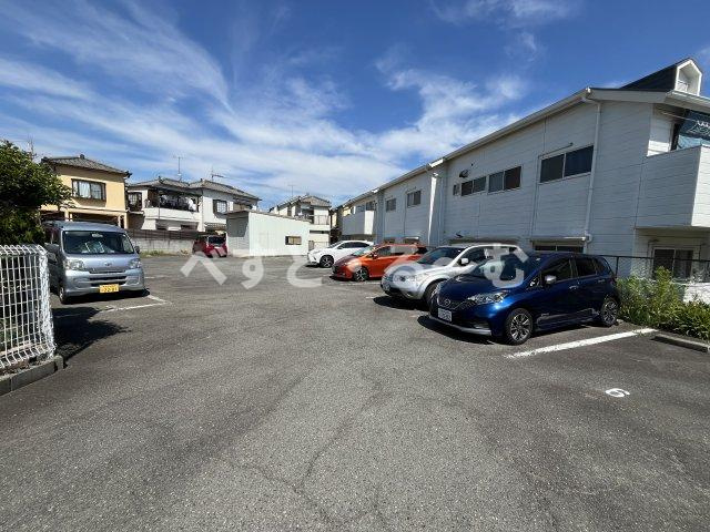 フジハイツの駐車場