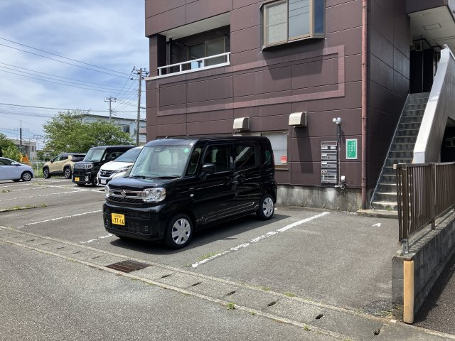 つるかめマンションの駐車場
