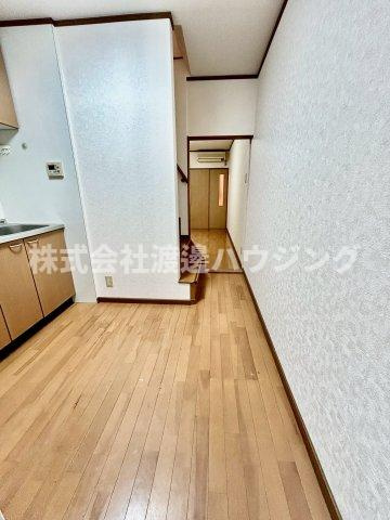 御厨東2丁目テラスハウスの居間・リビング