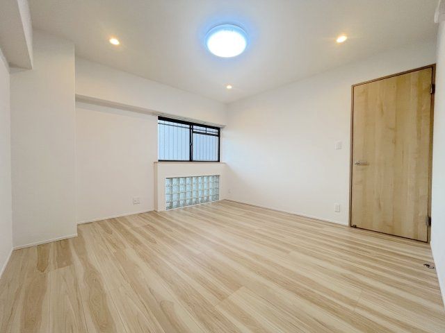 スワンマンション空港南の洋室