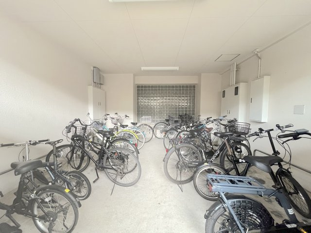 スワンマンション空港南の駐輪場