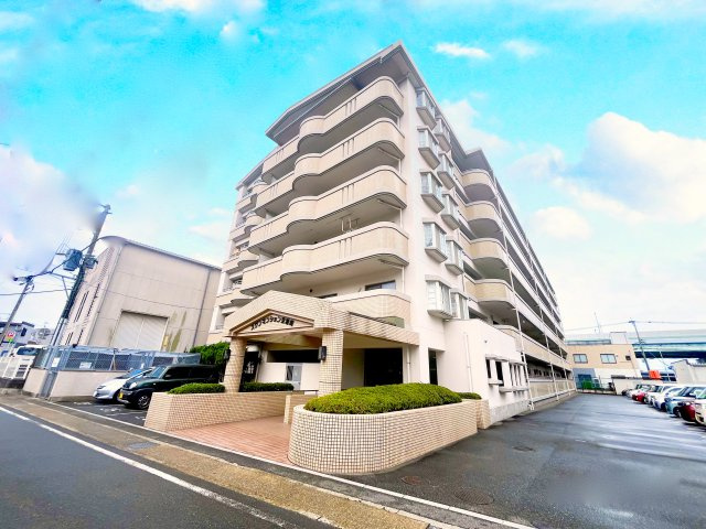 スワンマンション空港南の外観