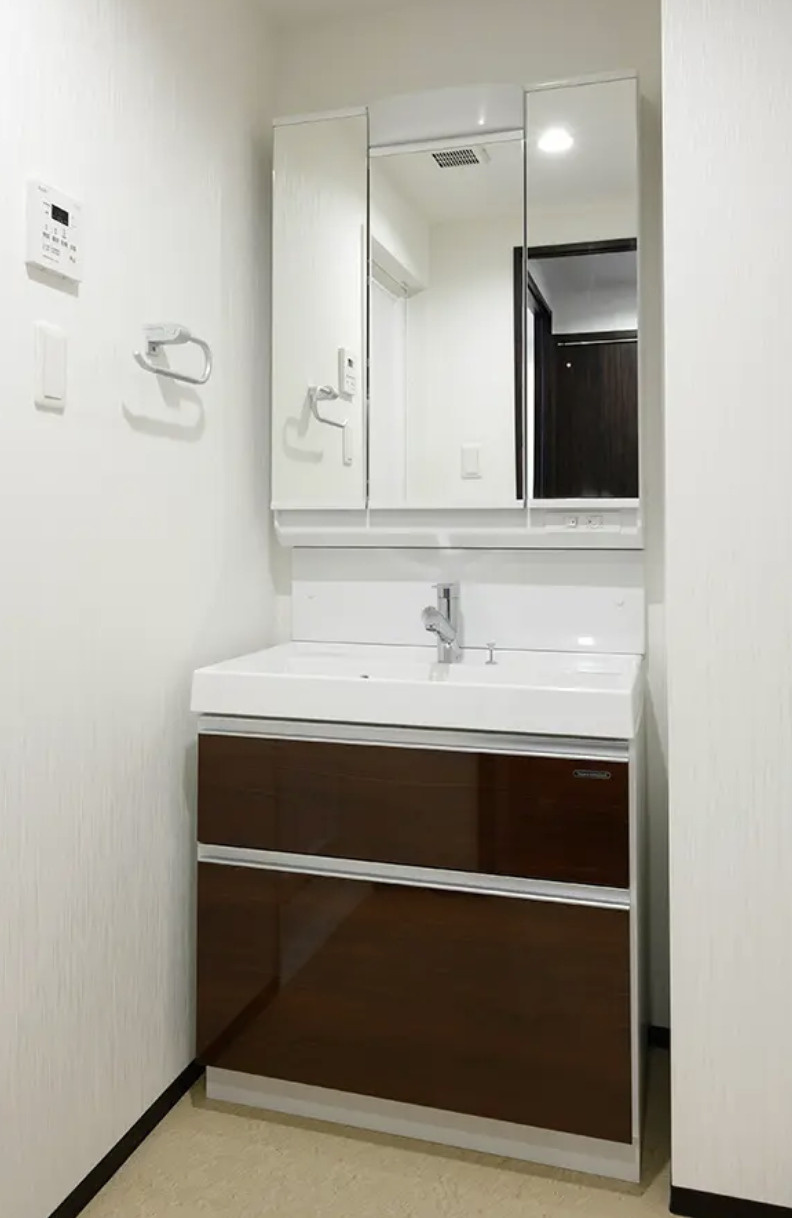 Vinoプレジオ本町の洗面所