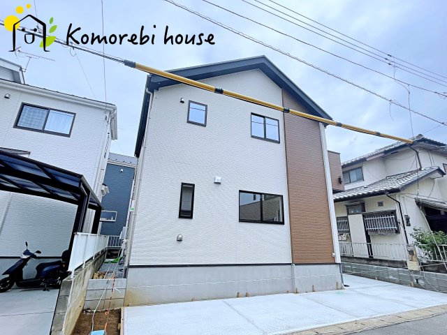 桶川市上日出谷　3期　新築一戸建て　ずっとプラス　01の外観|耐久性に優れたサイディング貼りの外観。雨風に強く、汚れにくい素材で美しさが長持ちします。日々のメンテナンス負担を軽減し、家族の暮らしをしっかり守る安心の新築住宅です。