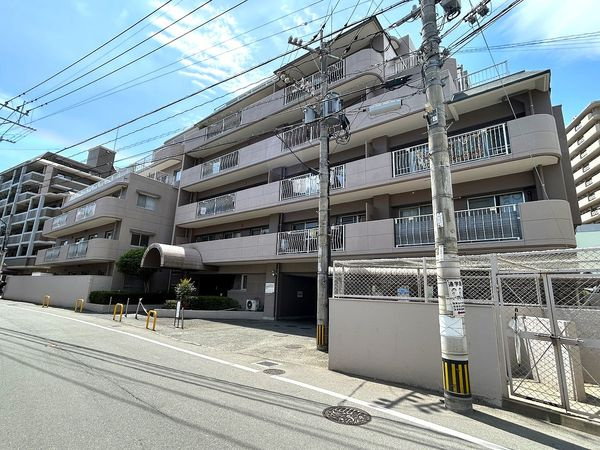 ライオンズマンション大橋の外観